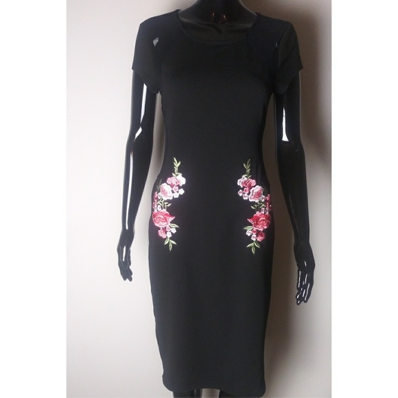 bailey blue Dresses & Skirts - BAILEY BLUE Black dress w/Floral Embroidery